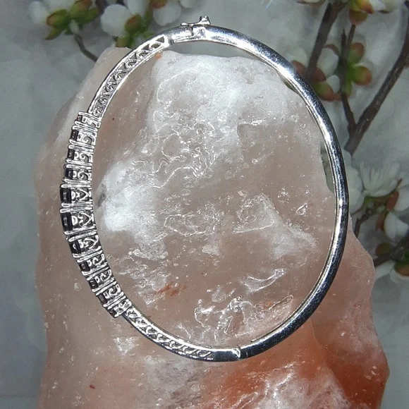 925 Genuine, Untreated Garnet Bangle. - Picture 8 of 11